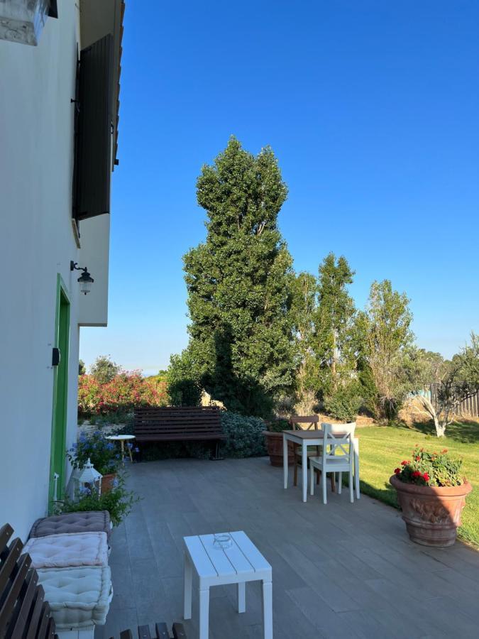 Bed And Breakfast Country Cottage Civitavecchia Bagian luar foto