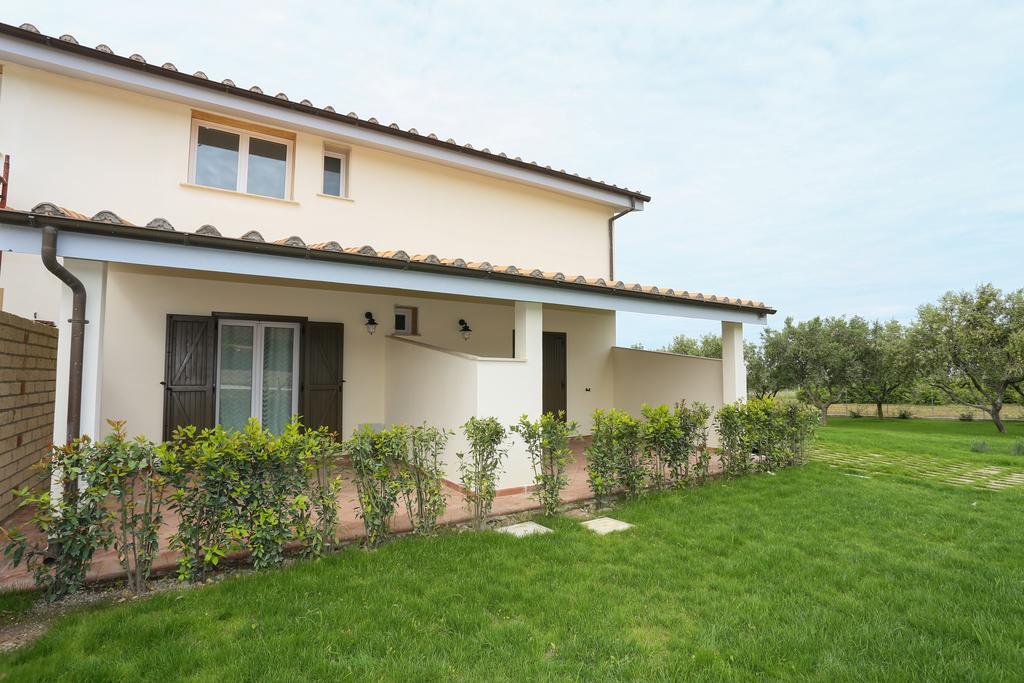 Bed And Breakfast Country Cottage Civitavecchia Bagian luar foto